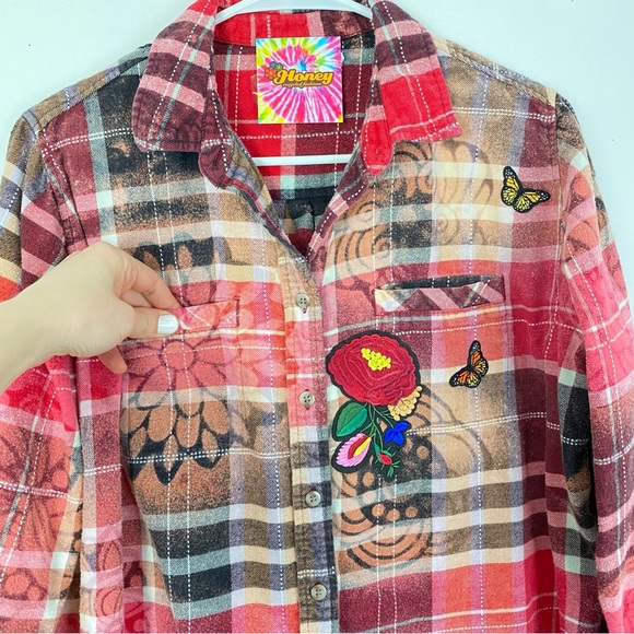 Reworked Stencil Bleached Plaid Flannel Button Down Shirt Womens Size Medium - Picture 3 of 16